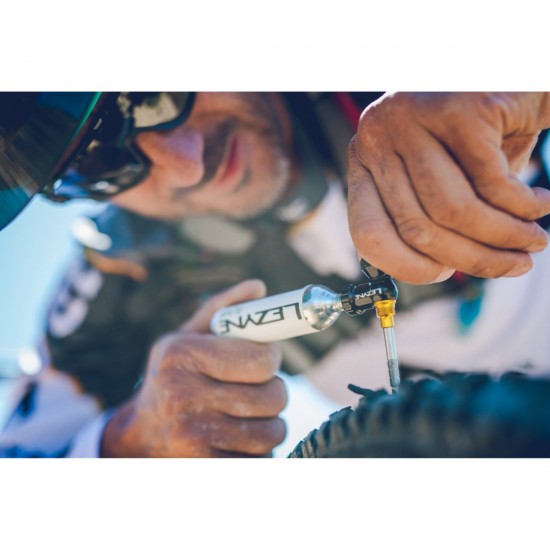 Lezyne - Tubeless CO2 Blaster 2in1 pump koos padrunite ja remondikomplektiga