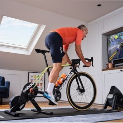 Wahoo - KICKR CORE 2 with Zwift Cog/Click system SMART TRAINER
